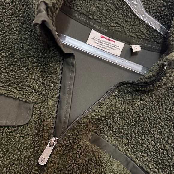 Fjall Raven Men’s Cozy Black Fleece Jacket - Picture 2 of 4